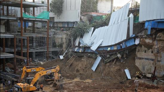 Newly Opened Mall Collapses Instantaneously Due to Structural Failure