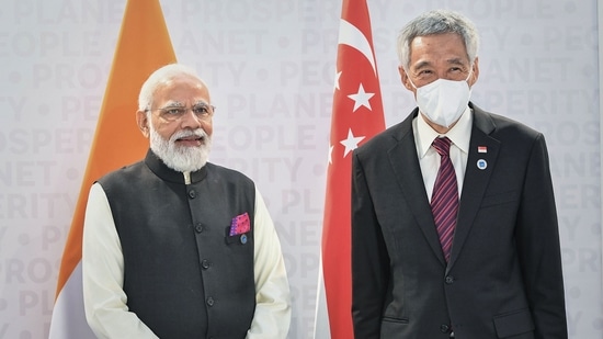 Prime Minister Narendra Modi with Singapore PM Lee Hsien Loong at the G20 Italy Summit in Rome.(PTI)