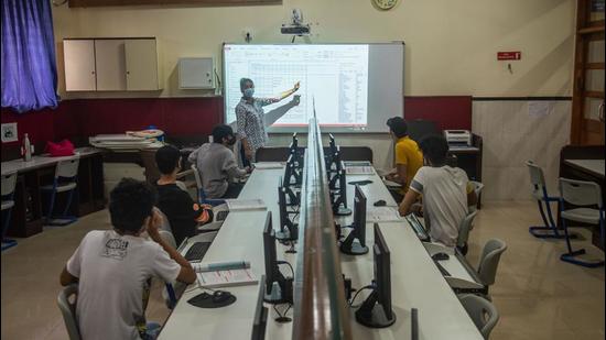 School teachers have been reaching out to students individually, and sometimes even their families, in order to ensure every student, is easing into the physical classroom set up with as little hassle as possible, said a representative of DG Khetan School in Malad. (HT FILE)