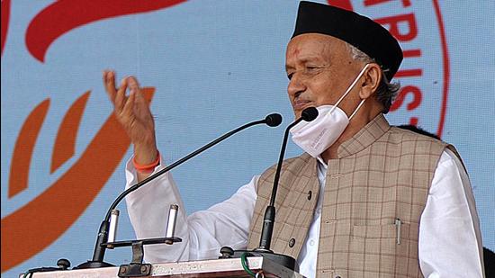 Maharashtra governor Bhagat Singh Koshyari, in an address to vice-chancellors and senior professors at the convocation ceremony of Dr Panjabrao Deshmukh Krishi Vidyapeeth last week, said “men must not be left without jobs and get into destructive things”. (HT FILE)