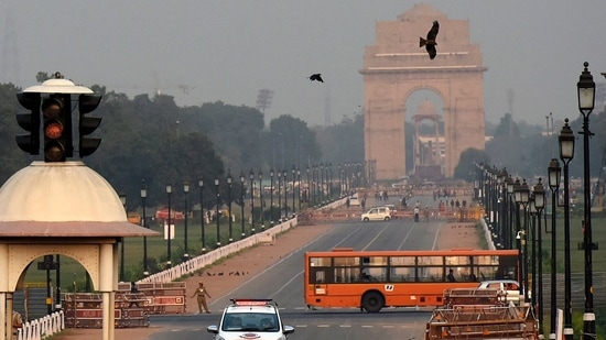 Notably, an AQI from 201 and 300 is termed as “poor”, while 301 and 400 as “very poor”, and 401 and 500 as “severe”. (Biplov Bhuyan/HT PHOTO)