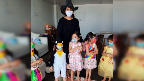 Inaaya Naumi Kemmu in a penguin costume for Halloween will surely make your day. (Instagram/@sakpataudi)