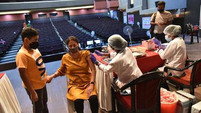 Pune, India - September 30 2021:Vaccination of covishield vaccine for covid 19 for 75 consecutive hours under Amrut Mahotsav of Independence is going on at Ramakrishna More Natyagriha Chinchwadgaon in Pune, India, on Thursday, September 30 2021.(HT PHOTO) (HT PHOTO)