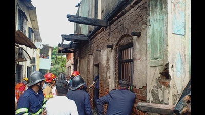 Thane fire officials at the site where fire broke out at a home in Diva, killing a woman after the slab collapsed on her. (PRAFUL GANGURDE/HT PHOTO)