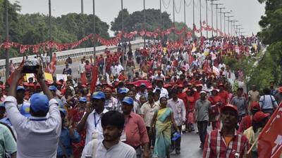 The KSMC has said that this Diwali they wanted to make sure that corporates did not exploit farmers; they added their aim was the repeal of the three farm laws and liberation from corporate companies. (HT file photo FOR REPRESENTATIVE PURPOSES ONLY)