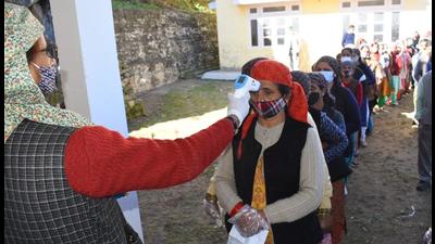 Voters queuing up at a polling station in the Jubbal Kotkhai assembly segment of Himachal Pradesh on October 30. The BJP faced the biggest rebellion in Jubbal-Kotkhai constituency, where it has already expelled 52 office-bearers. (Deepak Sansta/HT) Voters queuing up at a polling station in the Jubbal Kotkhai assembly segment of Himachal Pradesh on October 30. The BJP faced the biggest rebellion in Jubbal-Kotkhai constituency, where it has already expelled 52 office-bearers. (Deepak Sansta/HT)