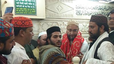AIMIM president Asaduddin Owaisi paid obeisance at the revered Sabir Pak Dargah in the ongoing 753rd annual urs at Piran Kaliyar in Haridwar district. AIMIM president Asaduddin Owaisi paid obeisance at the revered Sabir Pak Dargah in the ongoing 753rd annual urs at Piran Kaliyar in Haridwar district.