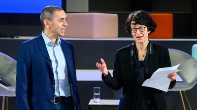Özlem Türeci (right) and Ugur Sahin have received several awards for their pioneering vaccine development (Bernd von Jutrczenka/dpa/picture alliance) Özlem Türeci (right) and Ugur Sahin have received several awards for their pioneering vaccine development (Bernd von Jutrczenka/dpa/picture alliance)