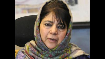 PDP’s political affairs committee met under the leadership of Mehbooba Mufti on Monday. PDP, in a statement, said people are being pitted against each other on the basis of religion, cast, sect and ethnicity in J&K. (HT File)