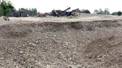 Deputy commissioner Vishesh Sarangal and senior superintendent of police Kanwardeep Kaur have warned owners of mines against illegal sale and selling above the fixed rate of  ₹9 per cubic ft. (HT FILE PHOTO FOR REPRESENTATION ONLY )