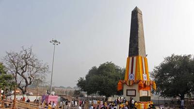 Followers of Dr Babasaheb Ambedkar pay tributes at the ‘Jay Stambh’ on the 203rd anniversary of the Koregaon Bhima battle in Pune, India on January 1, 2021. (HT/ File photo)