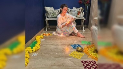 Sharing the photos on Instagram, Soha Ali Khan captioned it, "What are you going to pray for this Diwali? Peace, love, prosperity and good health - and the good sense to know that it’s all within our reach if we only try ." (Instagram/@sakpataudi) Sharing the photos on Instagram, Soha Ali Khan captioned it, "What are you going to pray for this Diwali? Peace, love, prosperity and good health - and the good sense to know that it’s all within our reach if we only try ." (Instagram/@sakpataudi)
