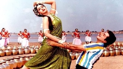 Sridevi and Jeetendra in a still from Himmatwala song Naino Mein Sapna.&nbsp;