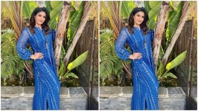 The attire adorned by Raveena in the pictures is a combination of a blue and gold long kurta and a pair of white leggings. (Instagram/@officialraveenatandon) The attire adorned by Raveena in the pictures is a combination of a blue and gold long kurta and a pair of white leggings. (Instagram/@officialraveenatandon)