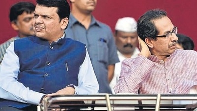 BJP leader and former Maharashtra chief minister Devendra Fadnavis (L) and Shiv Sena chief and current Maharashtra chief minister Uddhav Thackeray (R). (Hindustan Times/File)