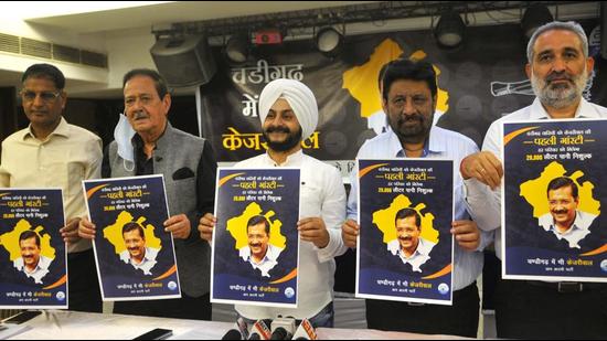 AAP leaders addressing a press conference ahead of the Chandigarh MC election. (HT Photo)