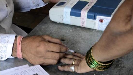 According to the official draft electoral roll released by the Election Commission of India on November 1, Pune district has 7,895,894 voters. (HT PHOTO)