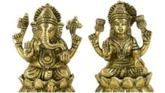 d4 1635769226923 1635769245178 - sociallykeeda Goddess Lakshmi And Ganesha Are Worshipped During Diwali To Invite Wealth And Prosperity In The Homes. We Suggest Go For Miniature Idols Of Ganesha And Lakshmi To Deck Up The Living Room Of Your Loved One.(Https://In.pinterest.com/)