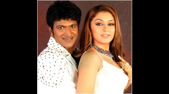 Hanika Motwani marked her Kannada film debut opposite Puneeth Rajkumar in Bindaas (2008)