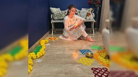 Sharing the photos on Instagram, Soha Ali Khan captioned it, "What are you going to pray for this Diwali? Peace, love, prosperity and good health - and the good sense to know that it’s all within our reach if we only try ."(Instagram/@sakpataudi)