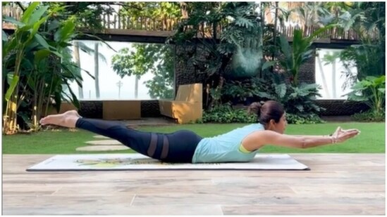 Shilpa Shetty kickstarts November with a combination of yoga positions(Instagram/@theshilpashetty)