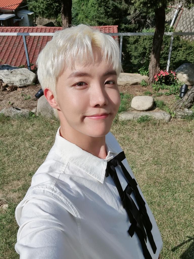 BTS member J-Hope replied to a fan. BTS member J-Hope replied to a fan. 