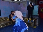 Kapil Sharma crashes Akshay Kumar and Katrina Kaif's shoot. Kapil Sharma crashes Akshay Kumar and Katrina Kaif's shoot. 