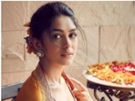 Diwali 2021: Mrunal Thakur decks up in a <span class='webrupee'>₹</span>55K lehenga(Instagram/@mrunalthakur) Diwali 2021: Mrunal Thakur decks up in a <span class='webrupee'>₹</span>55K lehenga(Instagram/@mrunalthakur)