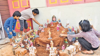 Children set up a fort built in the front yard of their house at Dattwadi in Akurdi on Tuesday. The PCMC fort building competition will take place this year. PMC cancels fort building competition this year (HT)