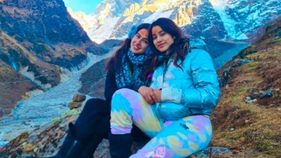 Janhvi Kapoor just used emoticons in her caption to express her happiness. (Instagram/@janhvikapoor)