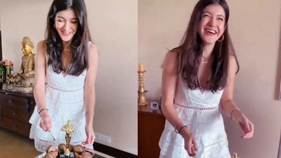 Shanaya Kapoor cut an Oscar-themed cake on her 22nd birthday. (Instagram) Shanaya Kapoor cut an Oscar-themed cake on her 22nd birthday. (Instagram)
