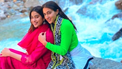 These pictures of Janhvi Kapoor and Sara Ali Khan are proof that nothing can break their bond. (Instagram/@janhvikapoor)