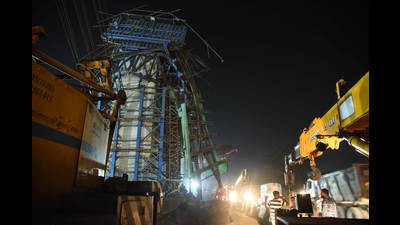 One labourer died and eight others — seven labourers and a trailer driver — were injured after a portion of the under-construction flyover at Jasai village of Uran came down. The incident happened around 4.15pm on Tuesday, when the workers were on top of the under-construction flyover. (HT PHOTO)
