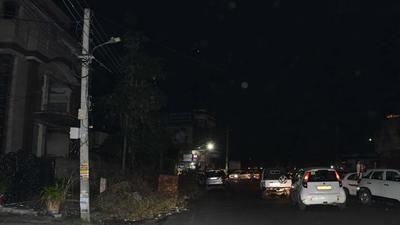 Defunct streetlights in Model Town in Ludhiana on Monday. (Harsimar Pal Singh/Hindustan Times) Defunct streetlights in Model Town in Ludhiana on Monday. (Harsimar Pal Singh/Hindustan Times)