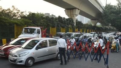 The restricted movement of commercial vehicles in Noida Sector 18 market was put in place from Tuesday afternoon till late night. (Sunil Ghosh/HT) The restricted movement of commercial vehicles in Noida Sector 18 market was put in place from Tuesday afternoon till late night. (Sunil Ghosh/HT)