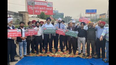 Members of various industrialists’ bodies protesting outside the UCPMA office in Ludhiana on Tuesday. (HT photo)