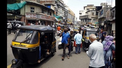 The earlier decision taken to increase autorickshaw fares by the Regional Transport Office (RTO) of Pune division has been put on hold by the RTO till its next meeting. Existing auto rates will remain unchanged for now. (HT PHOTO)