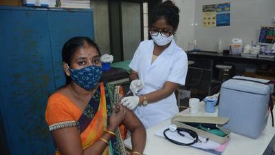 The BMC has maintained that they have sufficient stock of vaccines and the vaccination centres in Mumbai are shut owing to holidays, due to Diwali. (HT PHOTO) The BMC has maintained that they have sufficient stock of vaccines and the vaccination centres in Mumbai are shut owing to holidays, due to Diwali. (HT PHOTO)