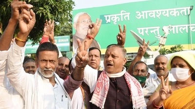 JD(U) supporters celebrate after party's victory in Bihar bypolls, in Patna. (Santosh Kumar/HT Photo) JD(U) supporters celebrate after party's victory in Bihar bypolls, in Patna. (Santosh Kumar/HT Photo)