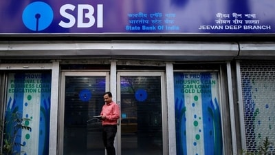 SBI's net profit rose 66.7% to 76.27 billion rupees ($1.02 billion) for the three months ended Sept. 30, from 45.74 billion rupees a year earlier. (Reuters)