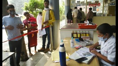 Patients queue up outside a fever clinic at the district hospital in Noida’s Sector 30 on Wednesday. (Sunil Ghosh/HT) Patients queue up outside a fever clinic at the district hospital in Noida’s Sector 30 on Wednesday. (Sunil Ghosh/HT)