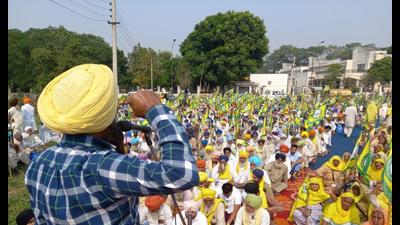 Farmers staging a protest outside the residence of agriculture minister Randeep Singh in Nabha. Farmers staging a protest outside the residence of agriculture minister Randeep Singh in Nabha.