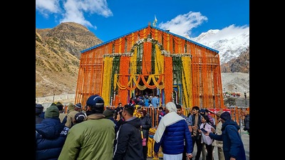 Uttarakhand chief minister Pushkar Singh Dhami travelled to Kedarnath to meet protesting priests and get them to back down their planned protest during PM Narendra Modi’s visit to the area on November 5. (Twitter/@pushkardhami) Uttarakhand chief minister Pushkar Singh Dhami travelled to Kedarnath to meet protesting priests and get them to back down their planned protest during PM Narendra Modi’s visit to the area on November 5. (Twitter/@pushkardhami)