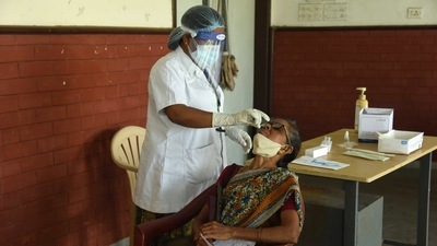 A Navi Mumbai resident gets tested. (BACHCHAN KUMAR/HT FILE PHOTO) A Navi Mumbai resident gets tested. (BACHCHAN KUMAR/HT FILE PHOTO)