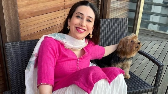 Karishma Kapoor looks utterly stunning in this kurta set.(KarishmaKapoor/Instagram) Karishma Kapoor looks utterly stunning in this kurta set.(KarishmaKapoor/Instagram)