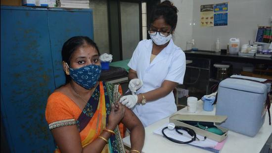 The BMC has maintained that they have sufficient stock of vaccines and the vaccination centres in Mumbai are shut owing to holidays, due to Diwali. (HT PHOTO)
