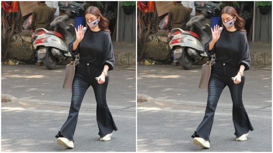 Aditi sported an all-black casual ensemble as she got clicked in Khar.(HT Photos/Varinder Chawla)