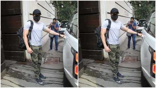 Emraan Hashmi got clicked by paparazzi as he stepped out of his gym.(HT Photos/Varinder Chawla)