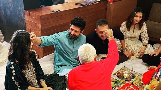 Farhan Akhtar and Ritesh Sidhwani took part in a Lakshmi puja at their office ahead of Diwali this year.&nbsp;