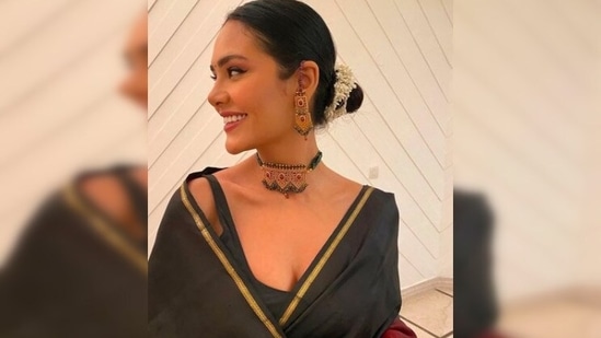 Esha Gupta parted her hair in the middle and went for a neat low back bun.(Instagram/@egupta)
